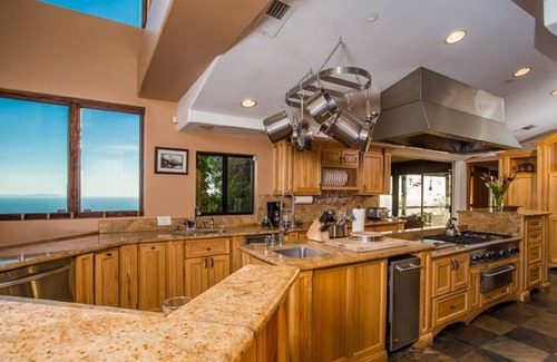 Malibu House | Private Vineyard Estate Overlooking Pacific Ocean