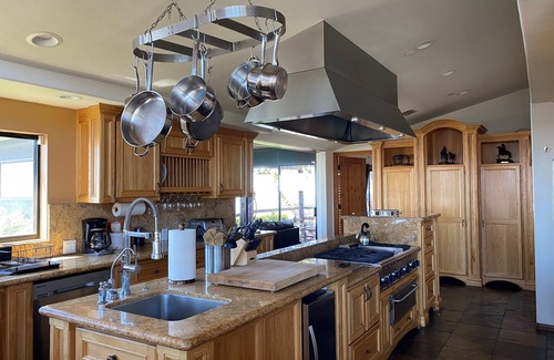 Malibu House | Private Vineyard Estate Overlooking Pacific Ocean