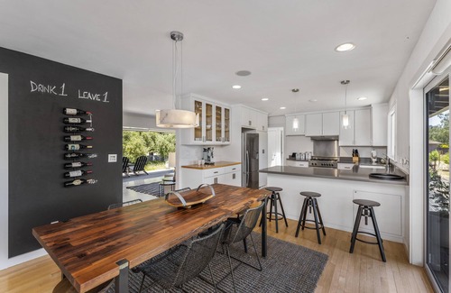 Healdsburg House | Private Vineyard Haven-Complimentary wine tasting at Croix included!
