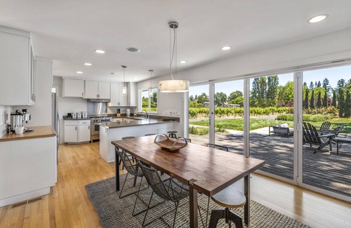 Healdsburg House | Private Vineyard Haven-Complimentary wine tasting at Croix included!