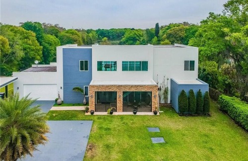 Citrus Park Villa | Private waterfront Villa Azure w