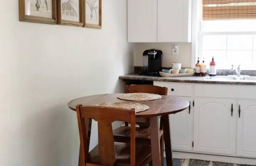 Leamington Cottage | Private Waterfront Loft - an amazing lake view