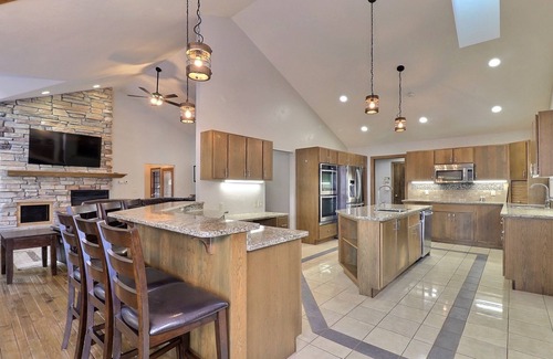 Three Lakes House | Private waterfront lake, sand beach, bar, 4 minutes to the chain, private launch