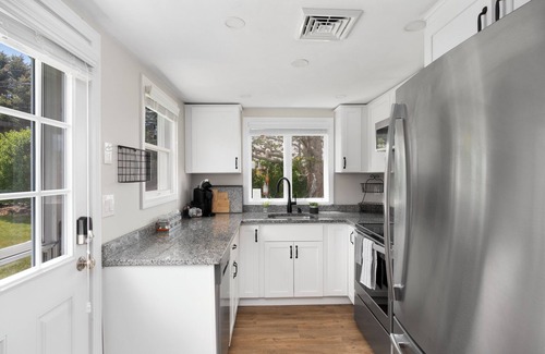 Portsmouth House | Private waterfront w/rocky beach near Newport