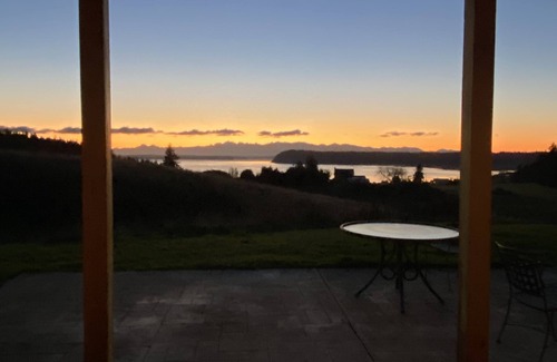 Clinton House | Private Westside Water View; Olympics, Shipping Lanes & Double Bluff!