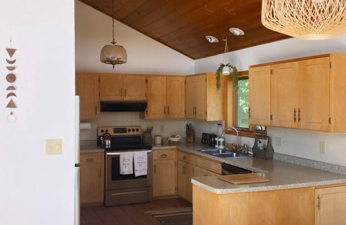 Solon Springs Cabin | Private Wisconsin getaway 25 minutes from Hayward with hot tub!