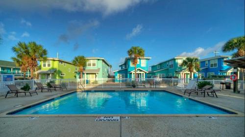 Cinnamon Shore House | Private Yard Shared Pool Near the Beach Bluetique Hotel by AvantStay