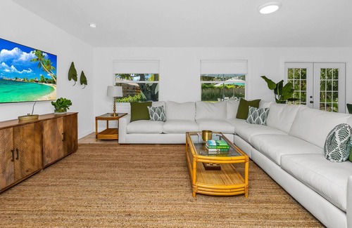 Country Club Park House | Private Zen Hot Tub Oasis! Firepit! Pet Friendly!