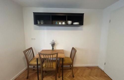 Graurheindorf House | Private Zimmer mit eigener Küche und in Rheinnähe