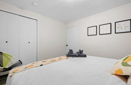 Glenbrook Apartment | PrivateEntry Basement w/Office NearMRU Freeparking
