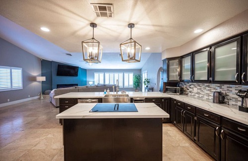 Las Vegas House | Privately Gated Oasis w/Tons of extras Near STRIP