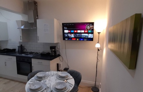 Boleyn Apartment | Privet apartment with 2 bedrooms for relaxing escape in EastHam near CentralPark