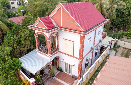 Siem Reap Villa | Privet Suite Villa + Wifi+Pickup Service