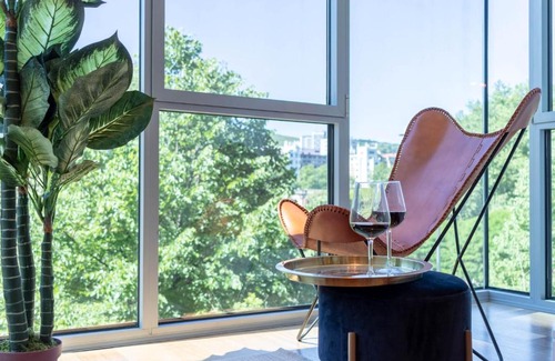 Art District Apartment | PRIVILEGED VIEWS - Guggenheim - FREE Parking