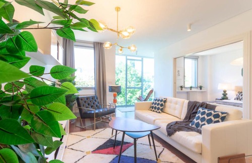 Art District Apartment | PRIVILEGED VIEWS - Guggenheim - FREE Parking