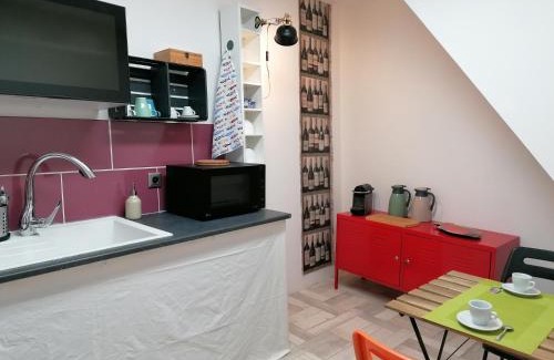 Cepie House | Proche Carcassone chambre avec sanitaire privée, piscine partagée salon kitchenette privé