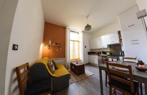 Henriville Apartment | Proche centre, 2 couchages, calme, lumineux