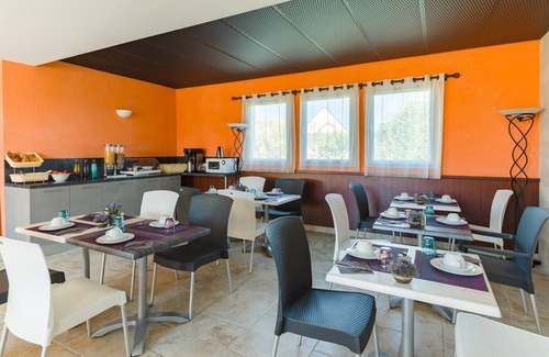 Azay-le-Rideau House | Proche du Château ! Maisonette avec accès Piscine