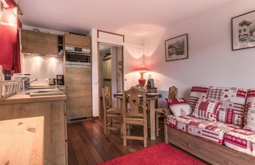 Meribel-Mottaret Apartment | Proche pistes et commerces · Balcon · WiFi inclus - FR-1-688-77