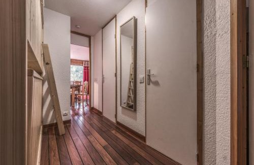 Meribel-Mottaret Apartment | Proche pistes et commerces · Balcon · WiFi inclus - FR-1-688-77