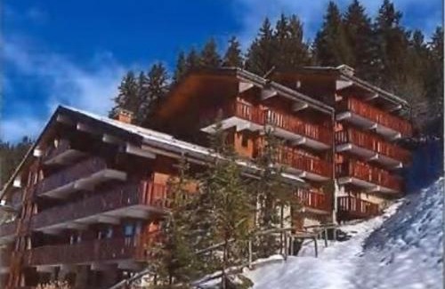 Meribel-Mottaret Apartment | Proche pistes et commerces · Balcon · WiFi inclus - FR-1-688-77