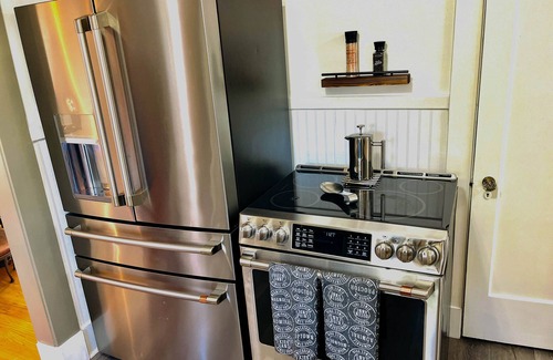 North End House | Proctor District SanctuaryJacuzzi and Sauna + Cafe Appliances. Ruston Way close!