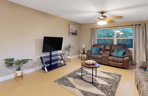 South Pinellas Community Council House | Professionally renovated home near Madeira Beach with shaded patio
