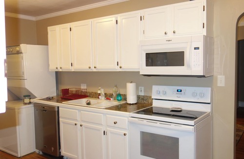 Charlotte Apartment | PROMO 15% WEEKLY/20% MONTHLY DISCOUNTnSleeps up to 6 adults, 5 mins to spectrum