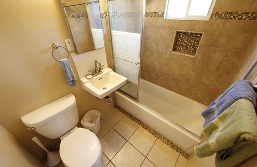 El Monte House | PROMO 15% WEEKLY/ 20% MONTHLY DISCOUNT Family House With Huge Private Yard