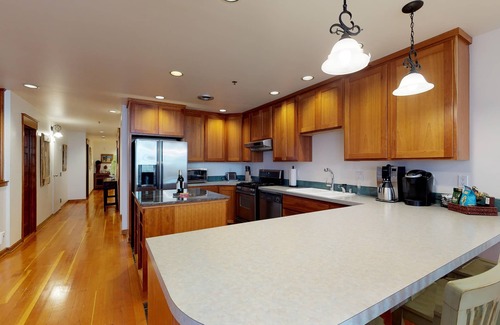 New Tacoma Condo | PROMO 15% WEEKLY/45% MONTHLY DISCOUNTnTacoma's Theater Dist. High-End Condos.