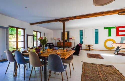 Labouheyre House | Promo 20 pourcent - Grand écran - piscine - baby foot - idéal famille ou amis