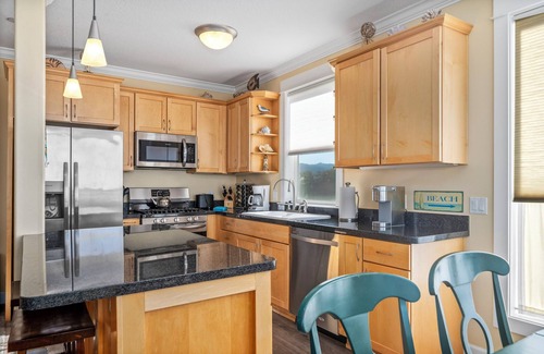 Lincoln City Condo | Promo! 2nd Floor, Corner Oceanfront Condo/Private Hot Tub/Pool/WiFi and More!