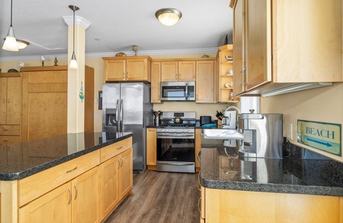 Lincoln City Condo | Promo! 2nd Floor, Corner Oceanfront Condo/Private Hot Tub/Pool/WiFi and More!