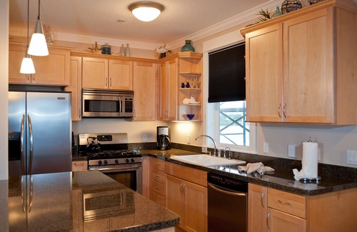 Lincoln City Condo | Promo! 3rd Floor Oceanfront Corner Condo, Private Hot Tub, WiFi & Indoor Pool!