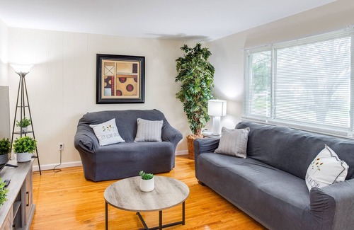 Rochester House | PROMO 5% WEEKLY/10% MONTHLY DISCOUNT 🤩Amazing Ranch Mins away from Airprt/RIT.