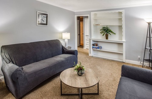 Rochester House | PROMO 5% WEEKLY/10% MONTHLY DISCOUNT 🥰 Stunning Ranch Mins from RIT/Airport.