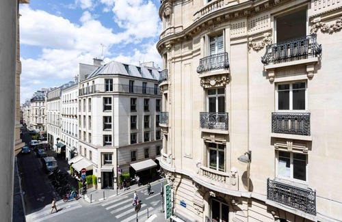 Chaussee-d'Antin Apartment | Promo! Beautiful apt near the Galeries Lafayette!