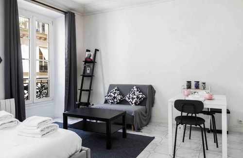 Chaussee-d'Antin Apartment | Promo! Beautiful apt near the Galeries Lafayette!