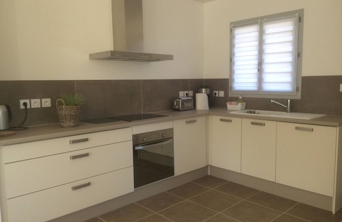 Le Barroux Villa | Promo LE BARROUX -MT VENTOUX- NEW AIR CONDITIONED VILLA WITH SWIMMING POOL AND WIFI.