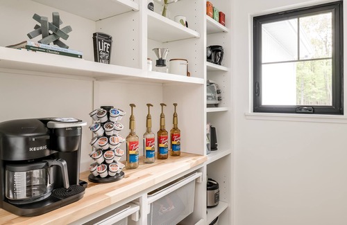 Glenn House | PROMO! Lux w. Private Heated Pool| Hot Tub |Sleeps 12 | King beds