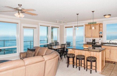 Lincoln City Condo | Promo! Top Floor Corner Condo, Oceanfront, Private Hot Tub, Indoor Pool, Wifi