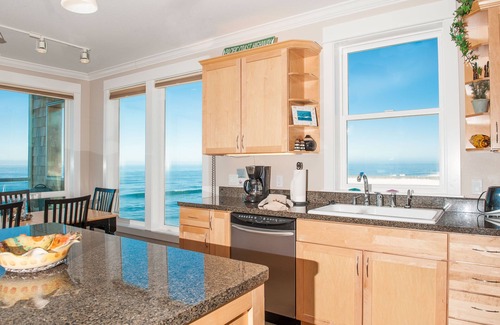 Lincoln City Condo | Promo! Top Floor Corner Condo, Oceanfront, Private Hot Tub, Indoor Pool, Wifi