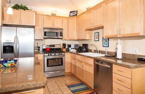 Lincoln City Condo | Promo! Top Floor Condo-Oceanfront, HDTV, Private Hot Tub, Indoor Pool, Wifi!