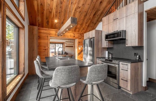 Saint-Philemon House | Promontoire-29 Mountain chalet with a hot tub