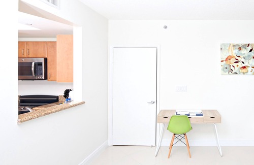 Brickell Apartment | Promotional Monthly Rate-Luxury One-&Two bedroom Apartments In Brickell