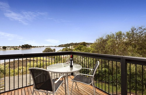 Lakes Entrance House | Property for 10 guests with amazing views - Lakes on View St