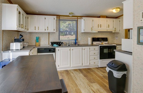 Hollands Landing House | Prosperity Vacation Rental ~ 1 Mi to Lake Murray!