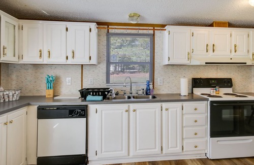 Hollands Landing House | Prosperity Vacation Rental ~ 1 Mi to Lake Murray!