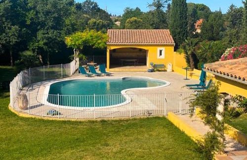 L'Isle-sur-la-Sorgue Villa | Provençal villa with pool