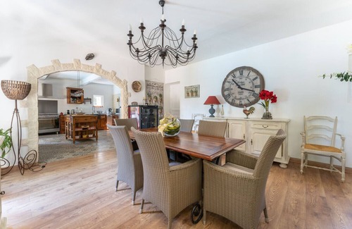 Vernegues House | Provencal bastide with heated pool near Alpilles and Luberon